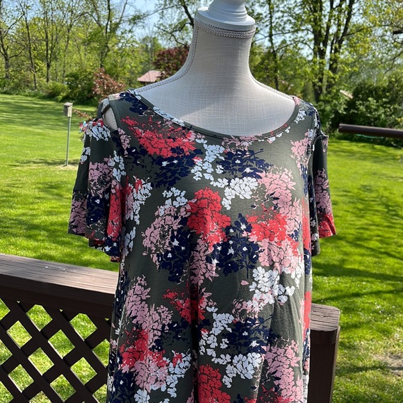 Westport short sleeved summer top, size Medium. - Picture 2 of 9